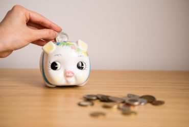 COMPwomen-s-hand-put-money-in-the-piggy-bank-the-conc-2025-02-10-01-20-24-utc-min COMPwomen-s-hand-put-money-in-the-piggy-bank-the-conc-2025-02-10-01-20-24-utc-min